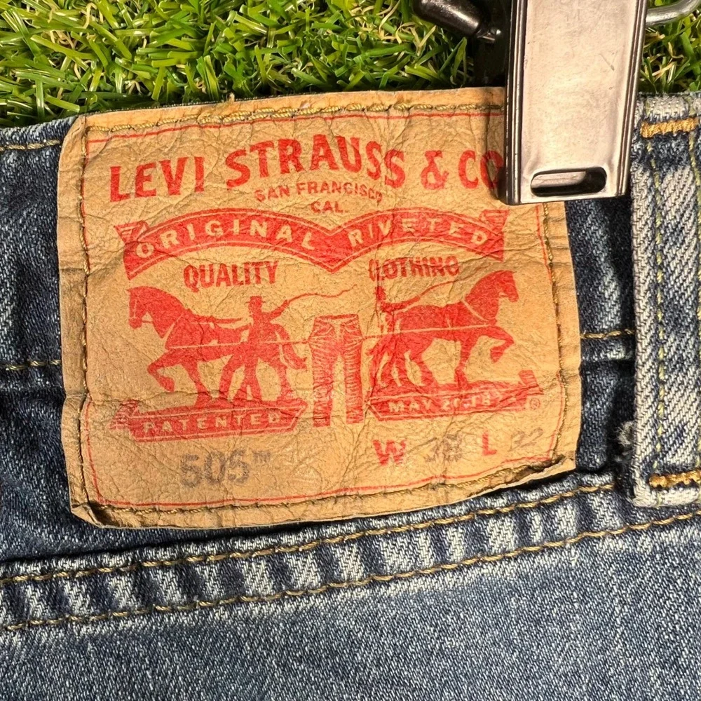 Levis 505 Regular Fit Jeans Mens 38x32 Medium Wash Blue Straight Leg 00505-1538